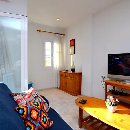Apartamento Con Terraza Cerca Del Mar *